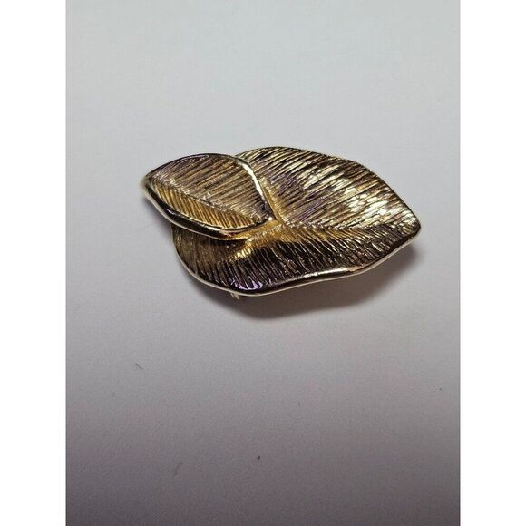 Vintage gold tone Amway brooch - Picture 4 of 8